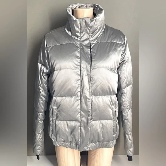 ⭐️Host Pick⭐️ Athleta Goose Down Flash Bomber Puffer Jacket Silver - Picture 4 of 10
